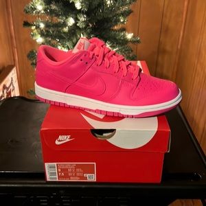 Nike HYPER PINK Dunk low women, sz 9